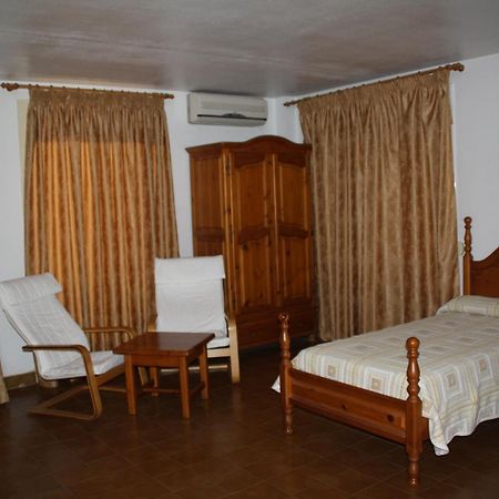 Hotel La Masia Portbou Rum bild