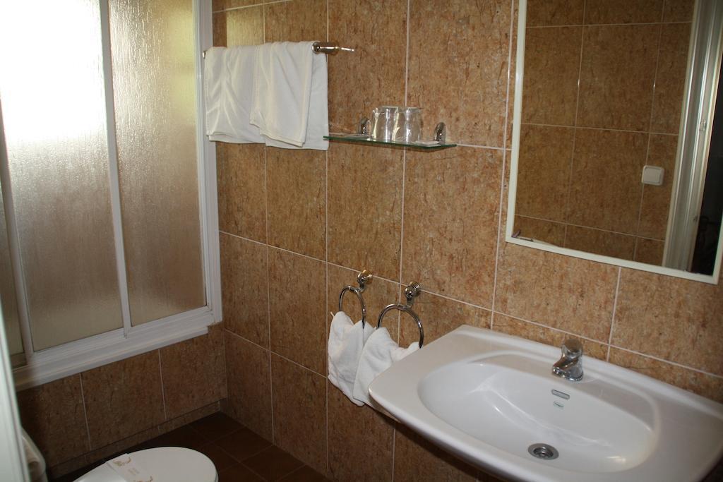 Hotel La Masia Portbou Rum bild