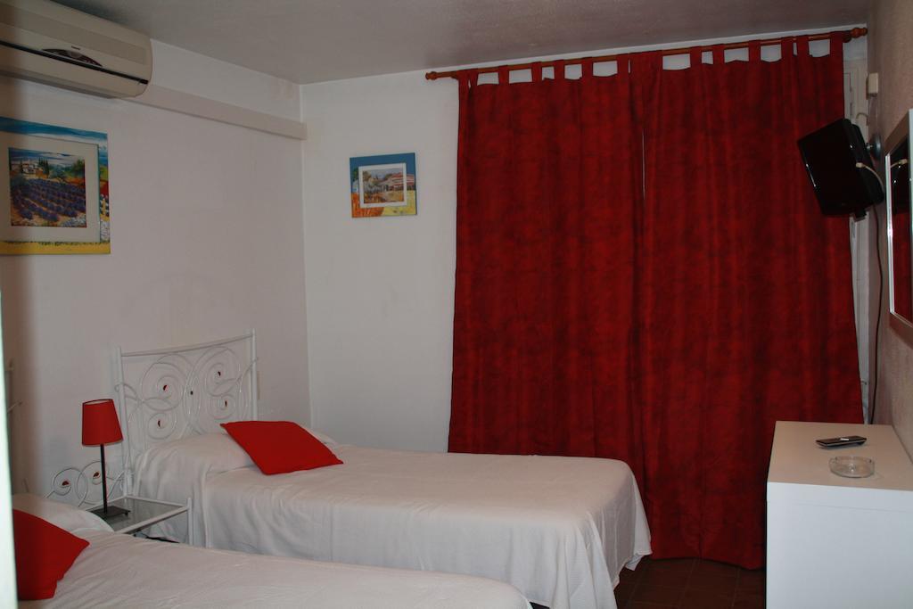 Hotel La Masia Portbou Rum bild